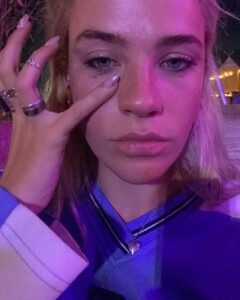 Nog steeds aan het bijkomen van Lowlands net als de helft van NL geloof ik.Dankjewel naar mijn l (3).jpg