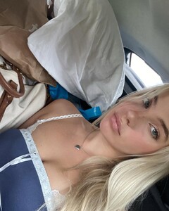 Nog steeds aan het bijkomen van Lowlands net als de helft van NL geloof ik.Dankjewel naar mijn l (4).jpg