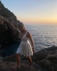 Nog steeds aan het bijkomen van Lowlands net als de helft van NL geloof ik.Dankjewel naar mijn l.jpg