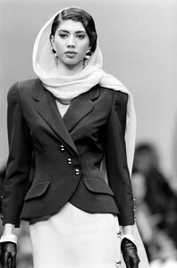 PerineF-MilaSchonSpring-1990-CoutureCollection   (2).jpg