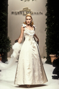 Pierre Balmain 1996 Haute Couture 111.jpg