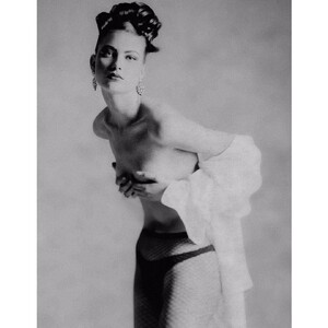Shalom_Harlow_VogueSpain1990_GiovanniGastel_02.jpg