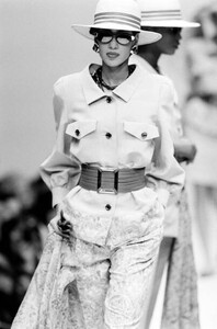 SoCole-MilaSchonSpring-1990-CoutureCollection   (2).jpg