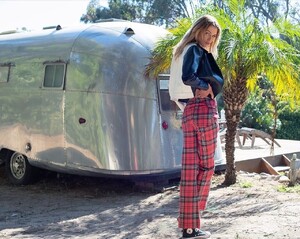 Stella Maxwell - Instagram [2022.10.11] 3.jpg