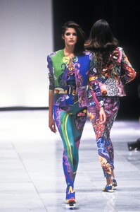 StephanieSeymour_VersaceSS1991_01.jpg