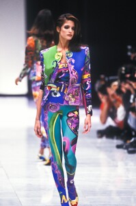 StephanieSeymour_VersaceSS1991_02.jpg