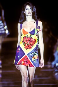 StephanieSeymour_VersaceSS1991_06.jpg