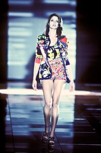 StephanieSeymour_VersaceSS1991_08.jpg