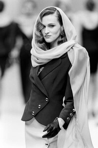 Sylvie Gueguen-MilaSchonSpring-1990-CoutureCollection  (0).jpg