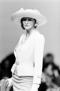 Sylvie Gueguen-MilaSchonSpring-1990-CoutureCollection 10 (3).jpg