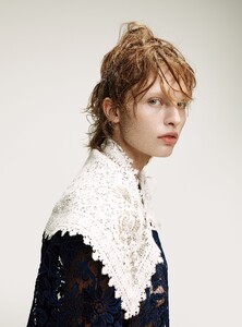 US Elle September 2025.jpg