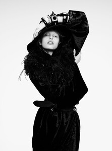 US Elle September 2025_8.jpg