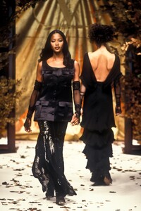 Valentino 1994 Haute Couture 77.jpg