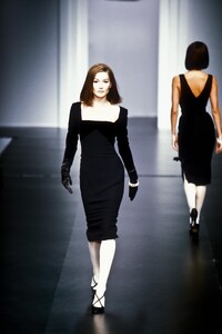 Valentino 1995 Women RTW 145.jpg