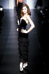 Valentino 1995 Women RTW 186.jpg