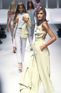 Valentino 1996 Women RTW 145.jpg