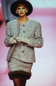 Valentino Couture FW 1991 13.jpg