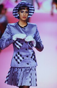 Valentino Couture FW 1991 14.jpg