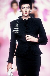 Valentino Couture FW 1991 23.jpg