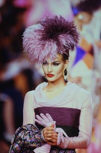 Valentino Couture FW 1991 28.jpg