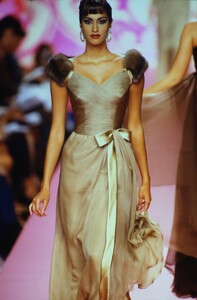 Valentino Couture FW 1991 33.jpg