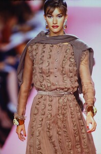 Valentino Couture FW 1991 45.jpg