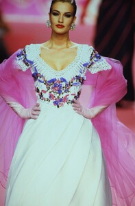 Valentino Couture FW 1991 56.jpg