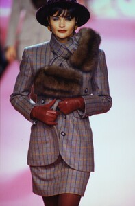 Valentino Couture FW 1991 6.jpg