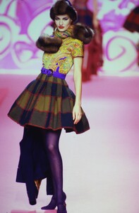 Valentino Couture FW 1991 8.jpg