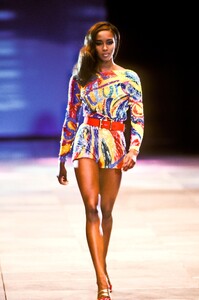 Versace 1991 Women RTW 102.jpg