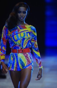 Versace 1991 Women RTW 105.jpg