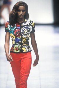 Versace 1991 Women RTW 11.jpg