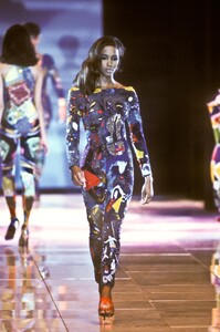 Versace 1991 Women RTW 179.jpg