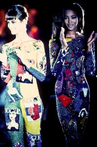Versace 1991 Women RTW 237.jpg