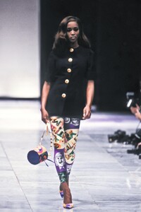 Versace 1991 Women RTW 40.jpg