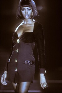 Versace 1991 Women RTW 68.jpg