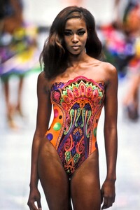 Versace 1991 Women RTW 69.jpg