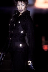 Versace 1993 Women RTW 109.jpg