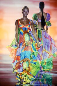 Versace 1993 Women RTW 133.jpg