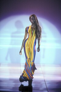 Versace 1993 Women RTW 84.jpg