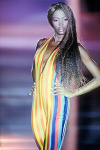 Versace 1993 Women RTW 86.jpg