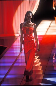 Versace 1996 Women RTW 102.jpg