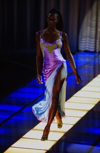 Versace 1996 Women RTW 143.jpg