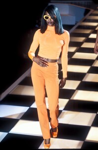 Versace 1996 Women RTW 2.jpg