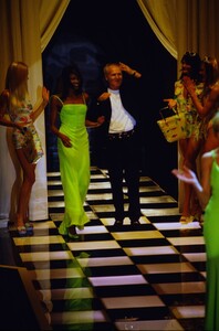 Versace 1996 Women RTW 85.jpg