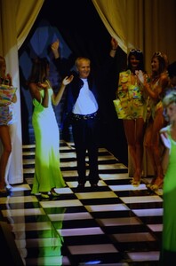 Versace 1996 Women RTW 86.jpg