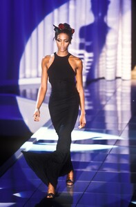 Versace 1997 Women RTW 133.jpg