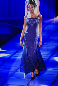 Versace 1997 Women RTW 147.jpg