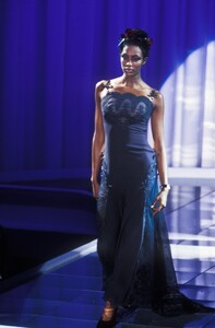 Versace 1997 Women RTW 148.jpg