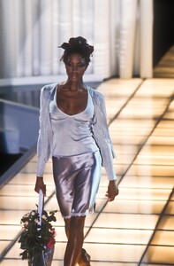 Versace 1997 Women RTW 74.jpg